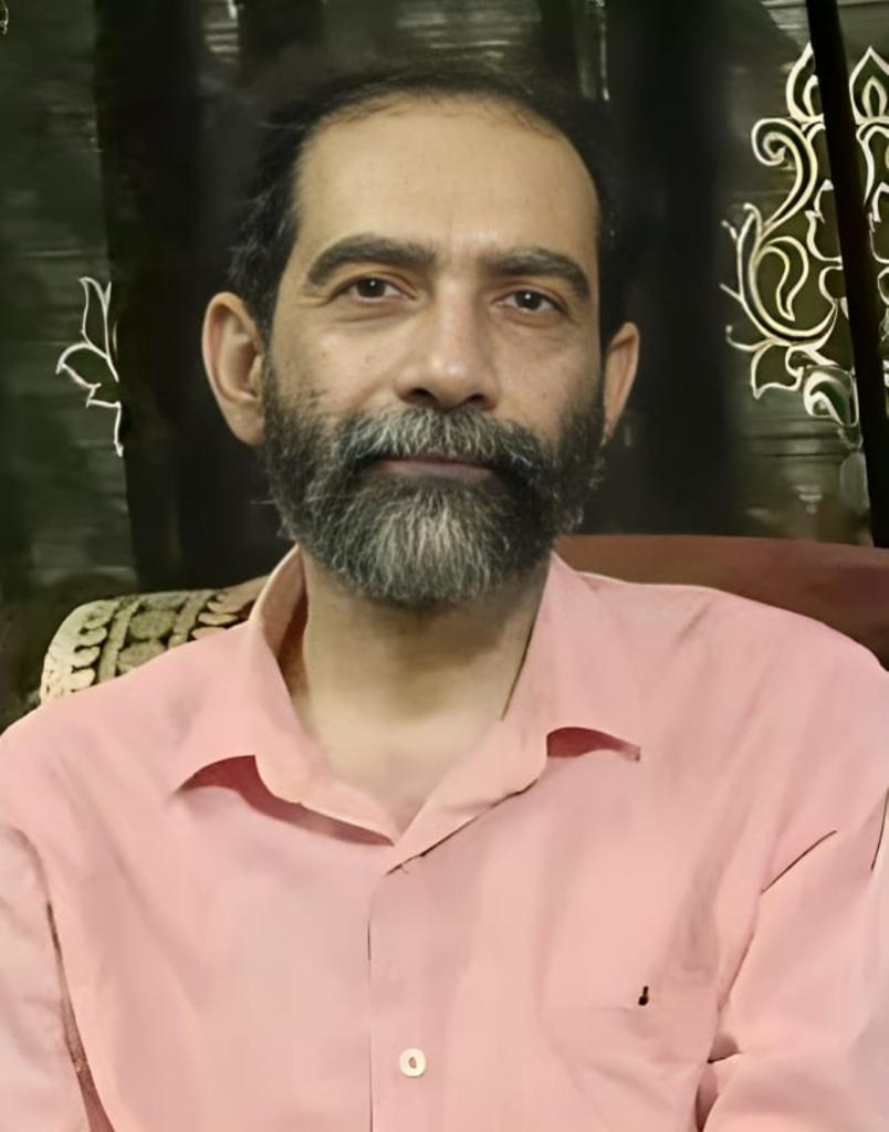 चंडीगढ़ 18 दिसंबर, 2023 - पंजाब यूनिवर्सिटी के सीनेट हॉल में आज 16-12-2023 को डिप्टी रजिस्ट्रार श्री एससी तिवारी के आकस्मिक निधन पर एक शोक सभा आयोजित की गई।